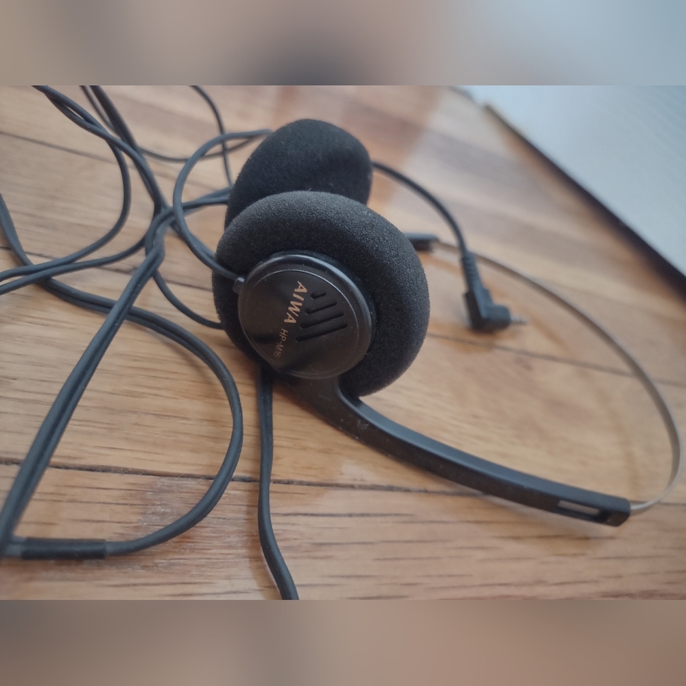 Vintage Aiwa HP-M16 Lightweight Stereo Headphones - 90s Walkman